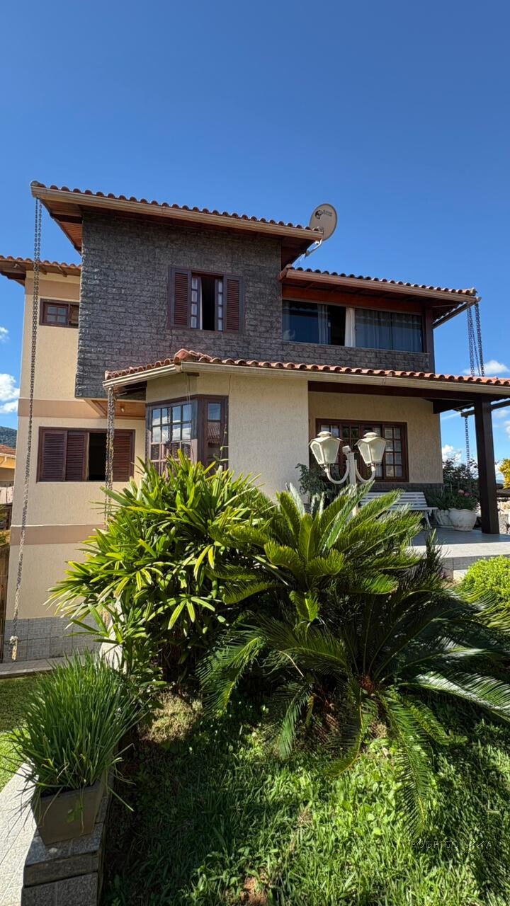 Casa alto padrão para venda em Lambari MG