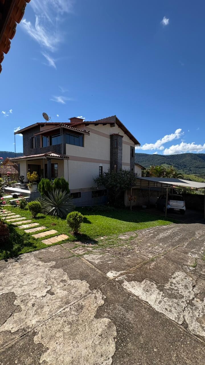 Casa alto padrão para venda em Lambari MG