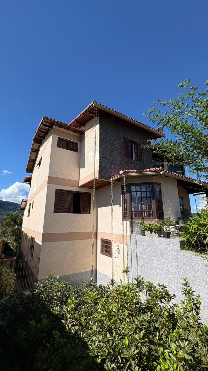 Casa alto padrão para venda em Lambari MG
