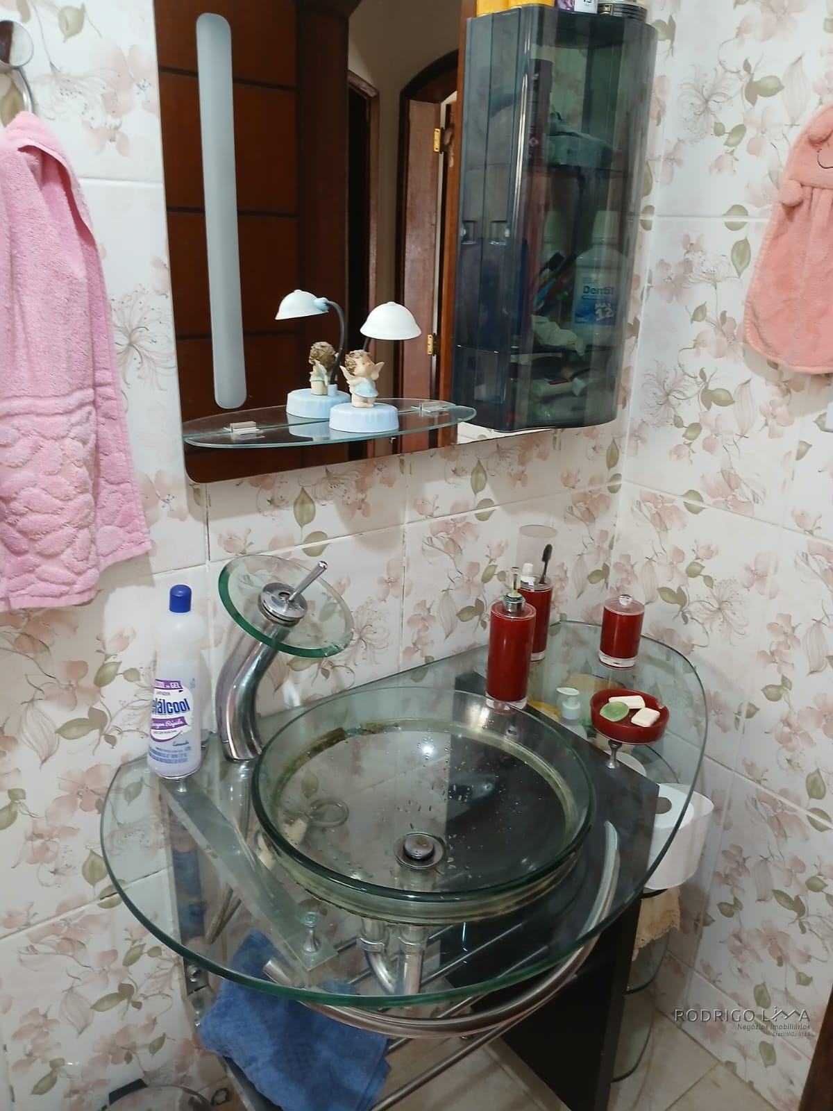 Linda casa para venda em bairro nobre de São Lourenço-MG.