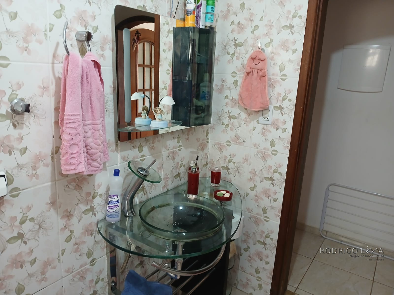 Linda casa para venda em bairro nobre de São Lourenço-MG.