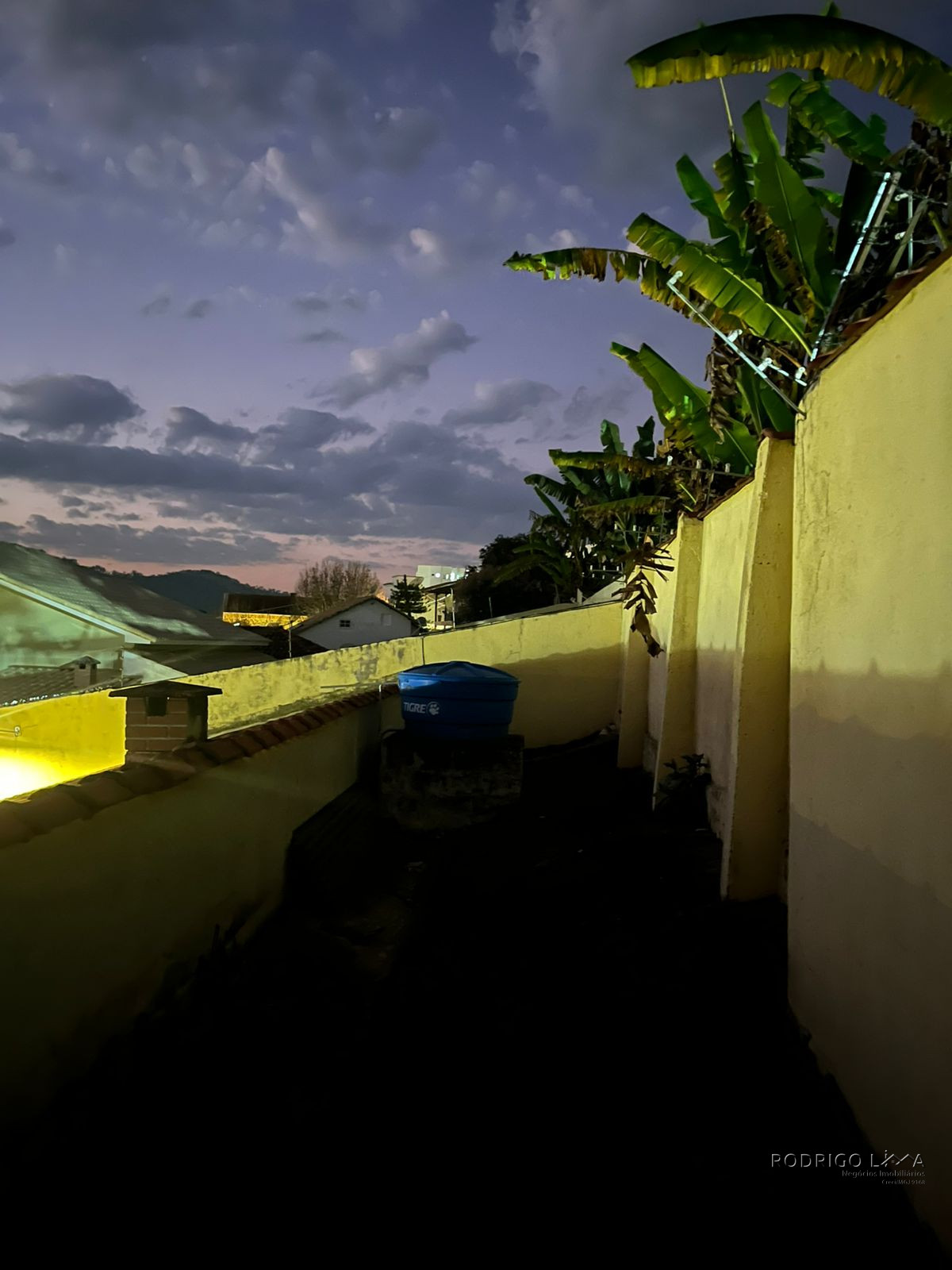 Linda casa para venda em bairro nobre de São Lourenço-MG.