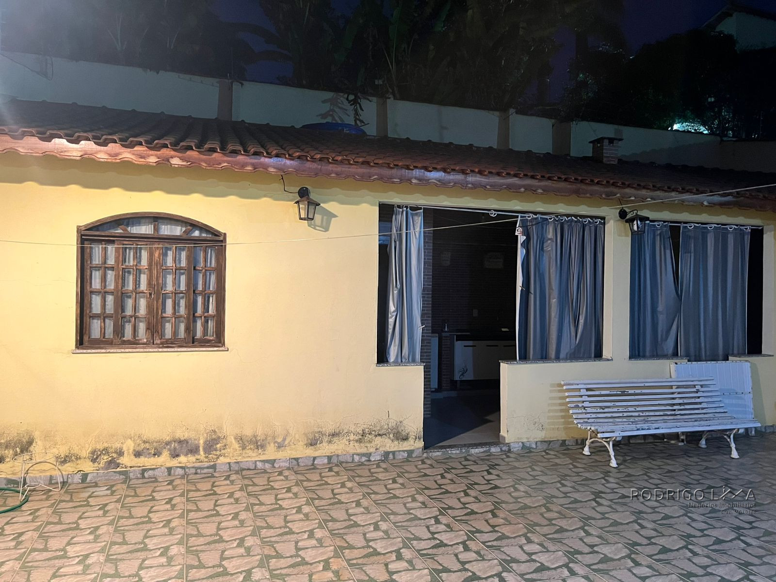 Linda casa para venda em bairro nobre de São Lourenço-MG.