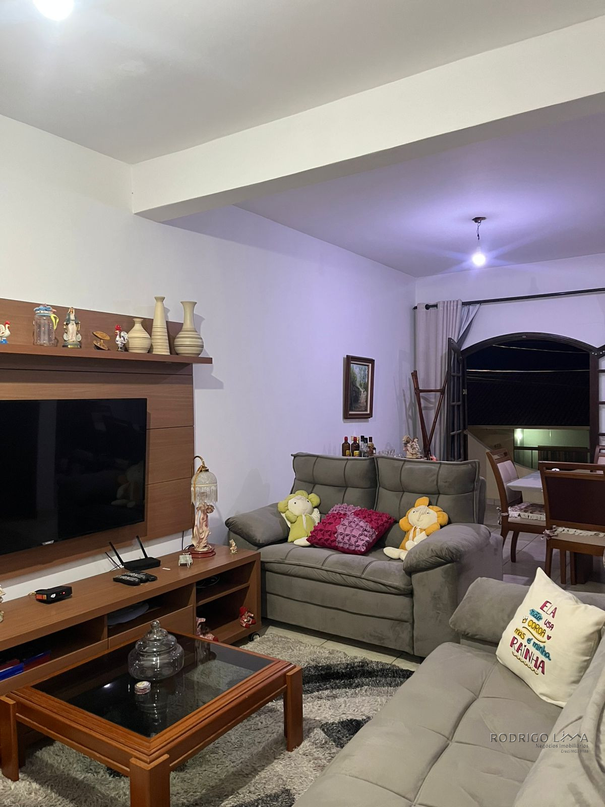 Linda casa para venda em bairro nobre de São Lourenço-MG.