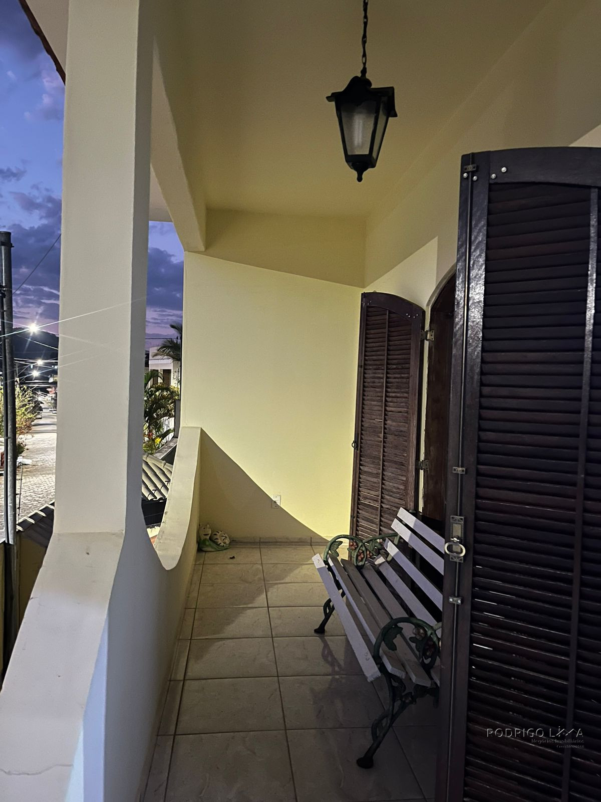Linda casa para venda em bairro nobre de São Lourenço-MG.
