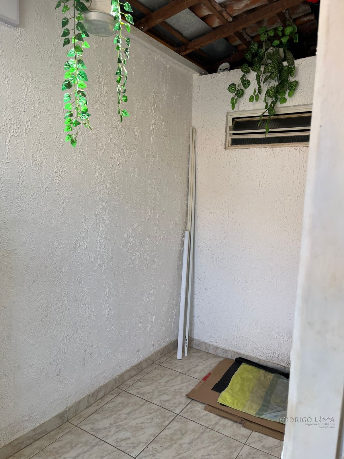 Duas casas pelo preço de uma para venda em São Lourenço - MG.