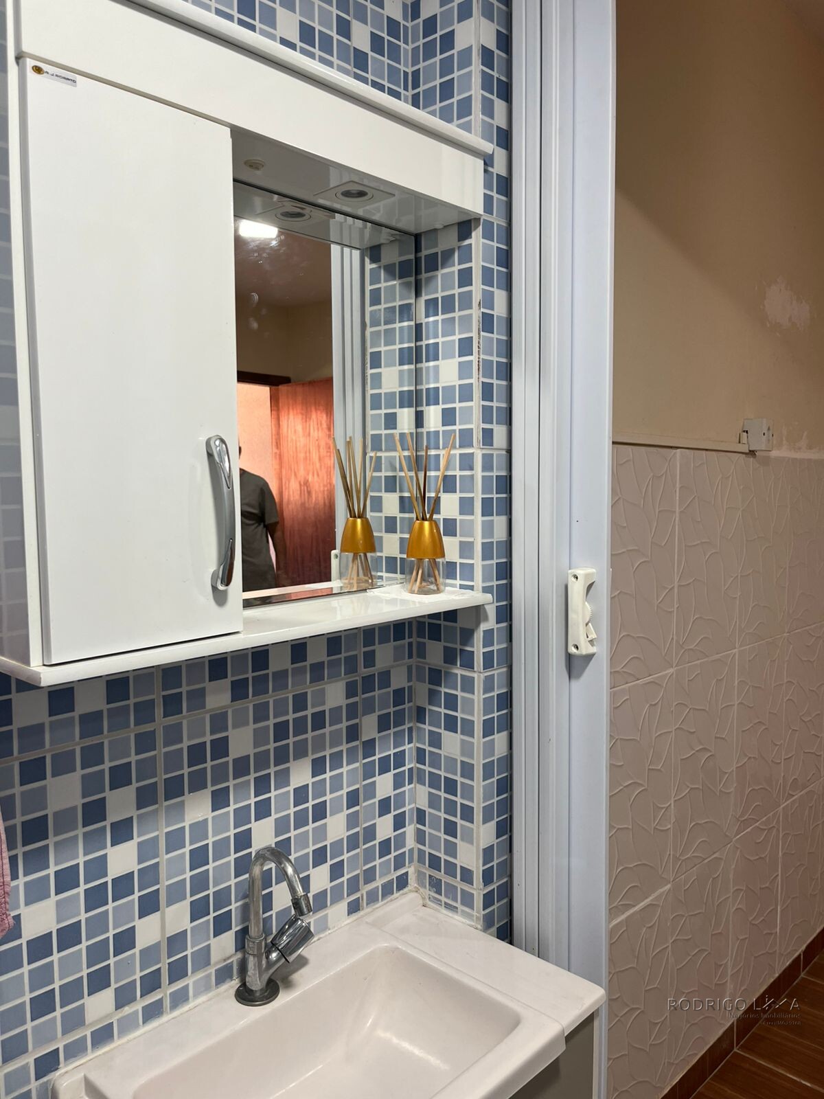 Duas casas pelo preço de uma para venda em São Lourenço - MG.