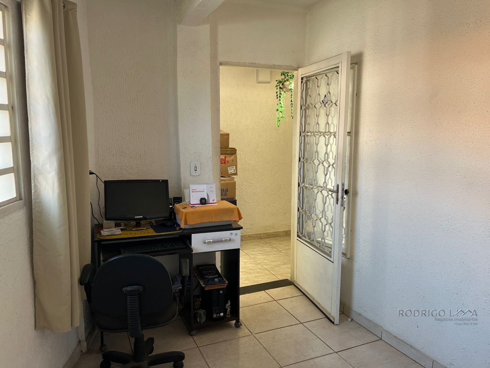 Duas casas pelo preço de uma para venda em São Lourenço - MG.