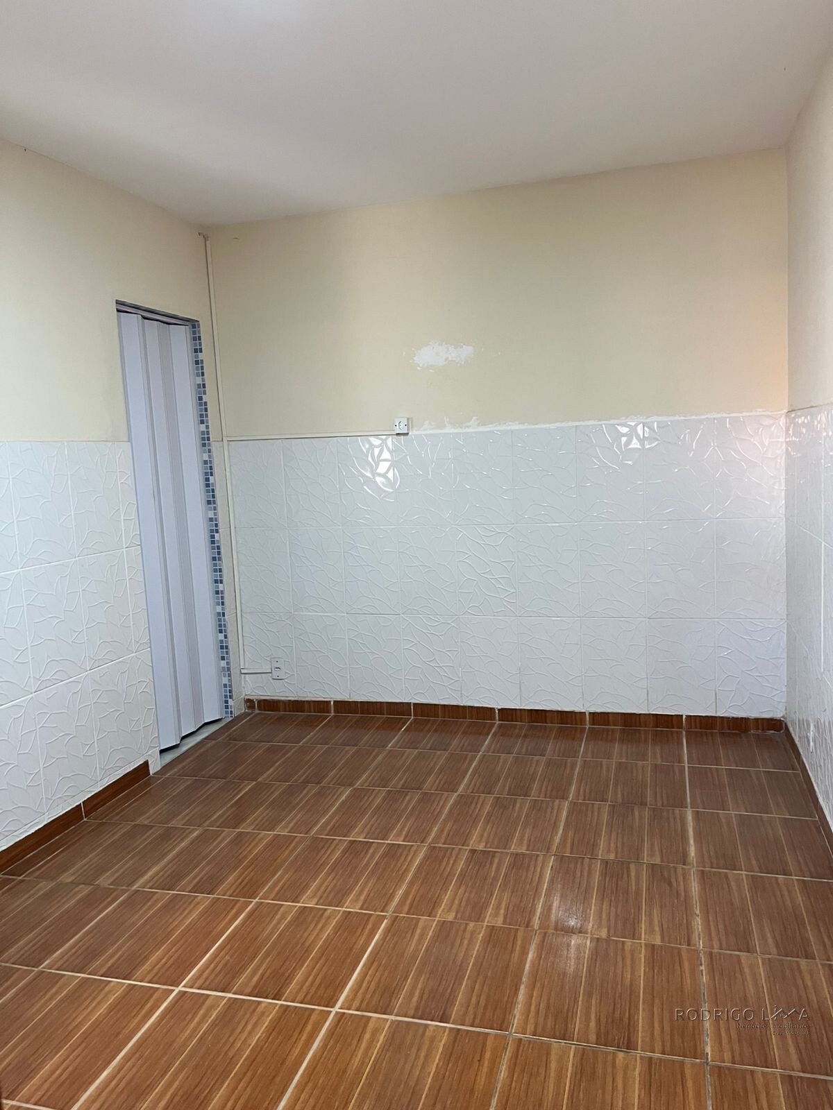 Duas casas pelo preço de uma para venda em São Lourenço - MG.