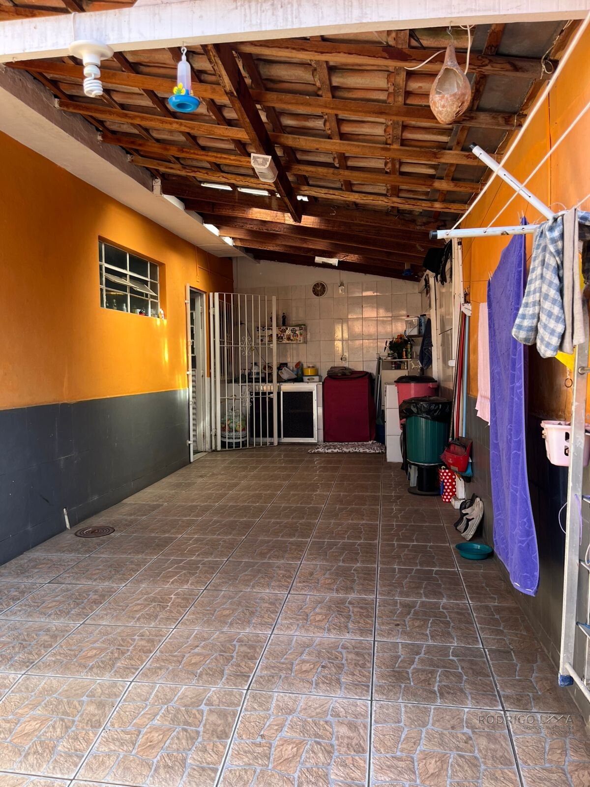 Duas casas pelo preço de uma para venda em São Lourenço - MG.