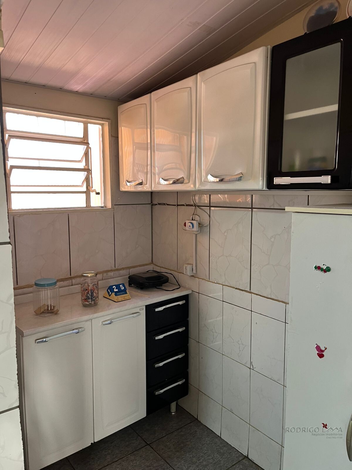 Duas casas pelo preço de uma para venda em São Lourenço - MG.