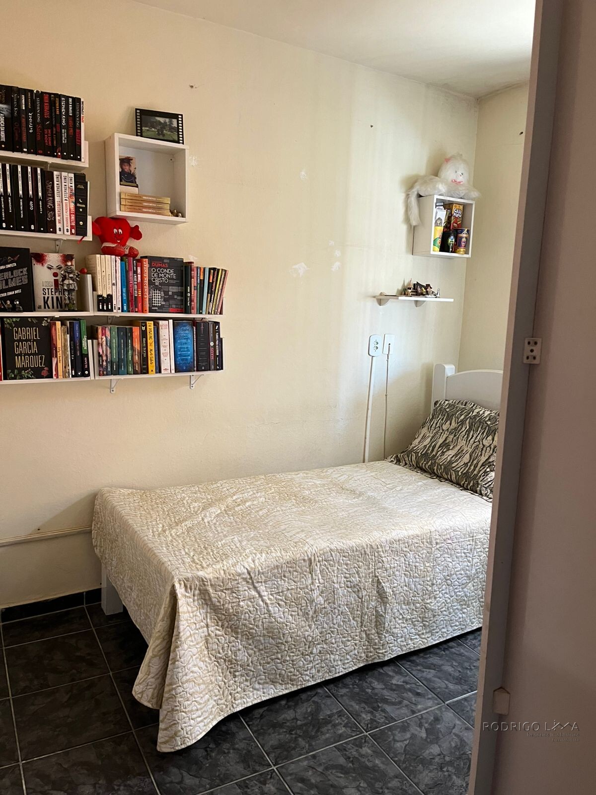 Duas casas pelo preço de uma para venda em São Lourenço - MG.