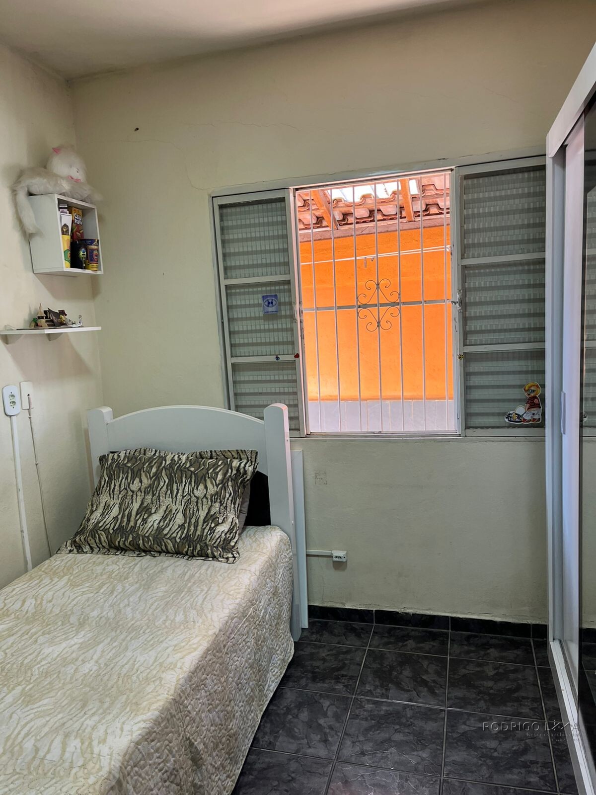 Duas casas pelo preço de uma para venda em São Lourenço - MG.