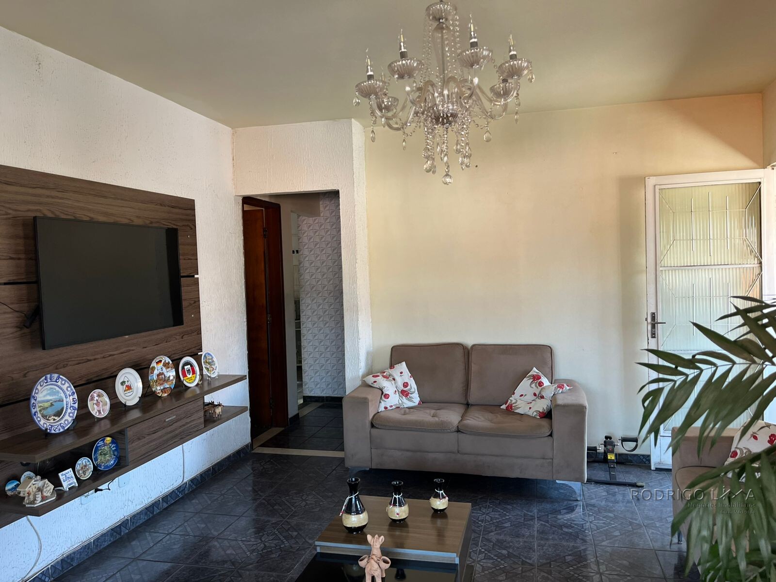 Duas casas pelo preço de uma para venda em São Lourenço - MG.