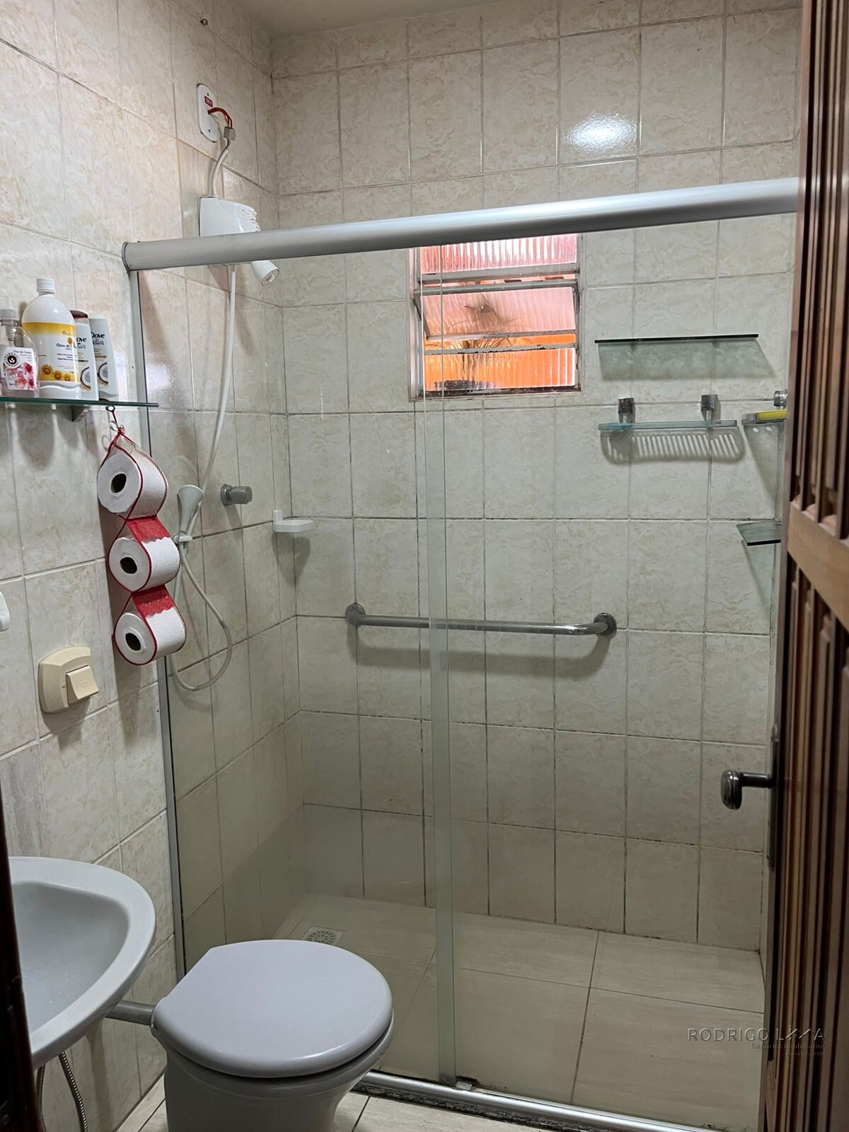 Duas casas pelo preço de uma para venda em São Lourenço - MG.