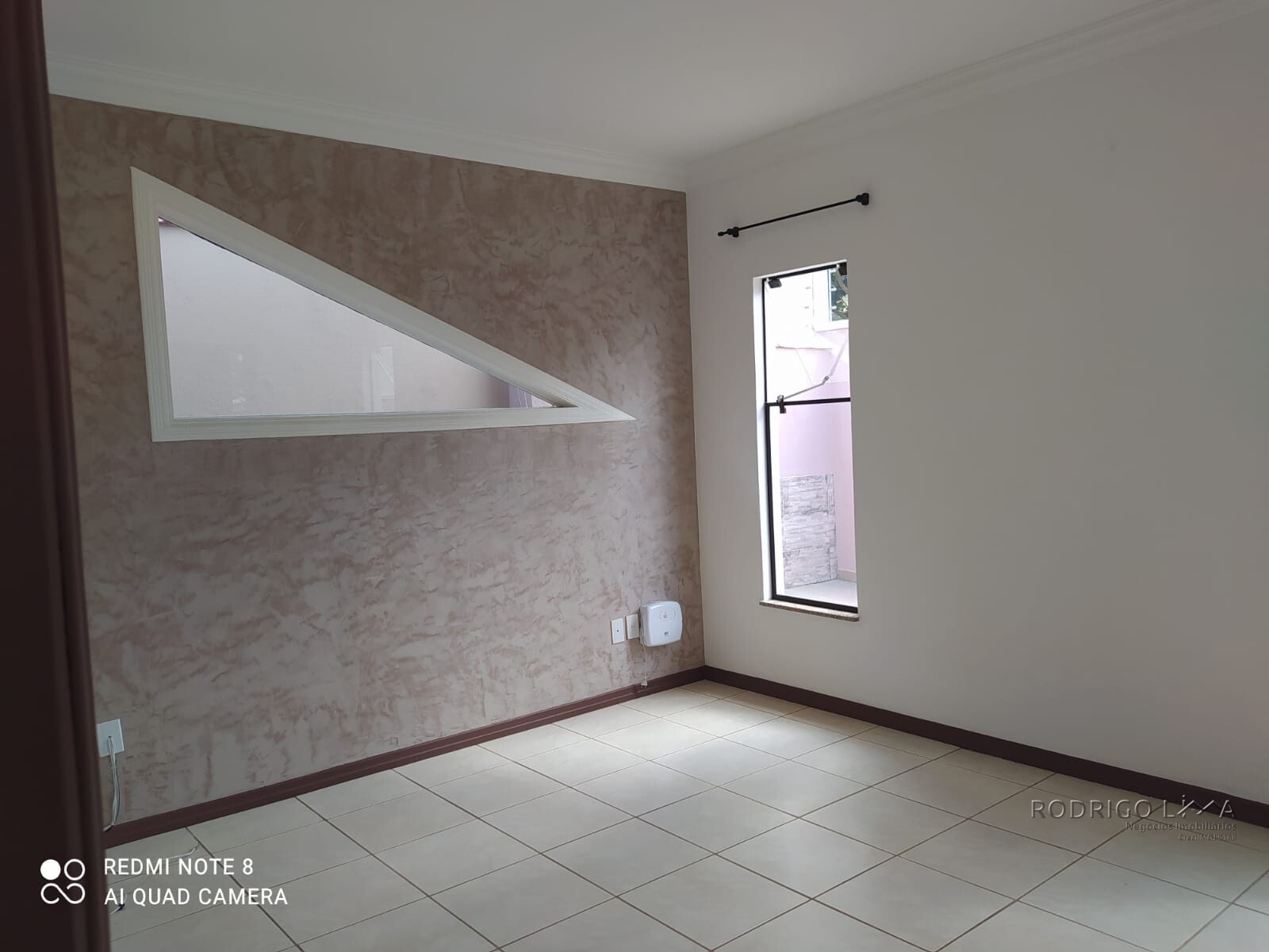 Linda casa para venda em São Lourenço - MG.