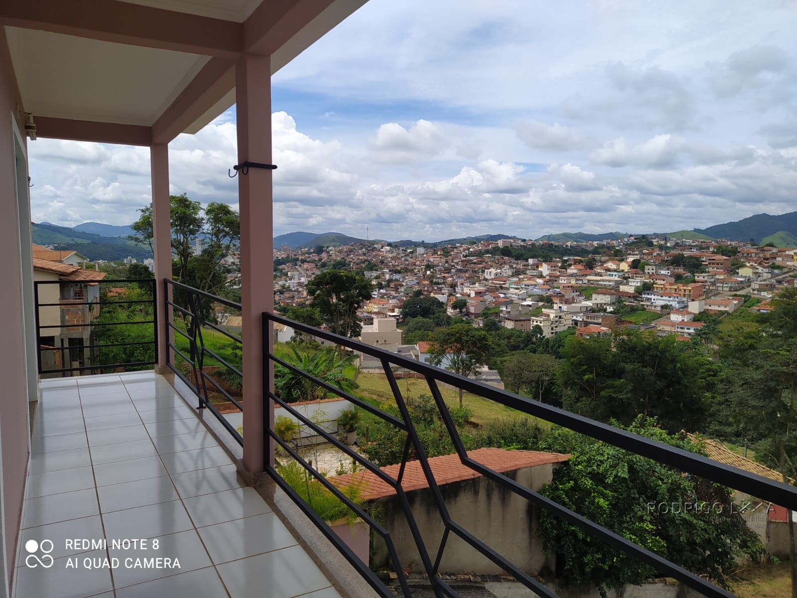 Linda casa para venda em São Lourenço - MG.