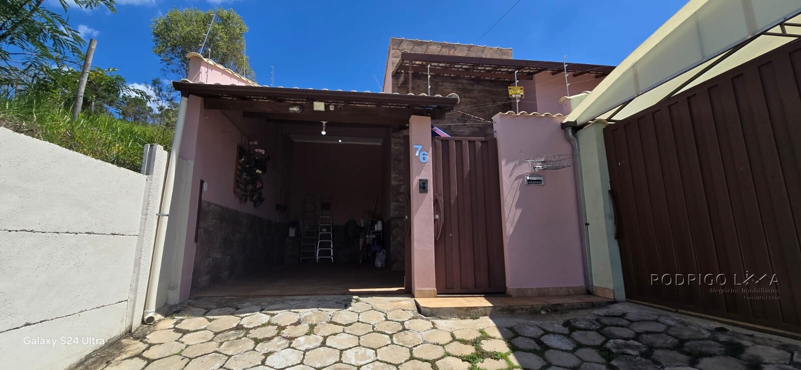 Linda casa em bairro tranquilo para venda em São Lourenço MG.