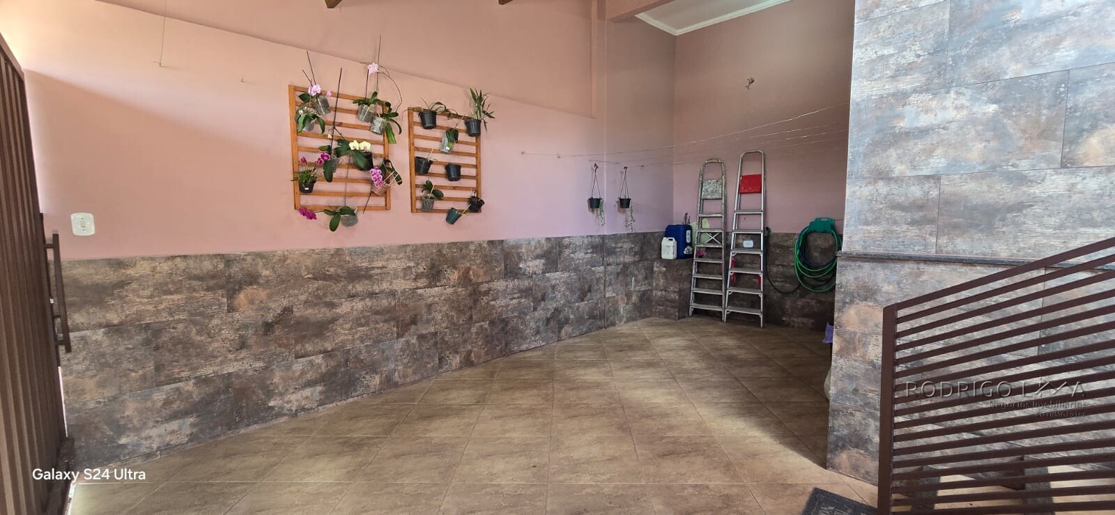 Linda casa em bairro tranquilo para venda em São Lourenço MG.