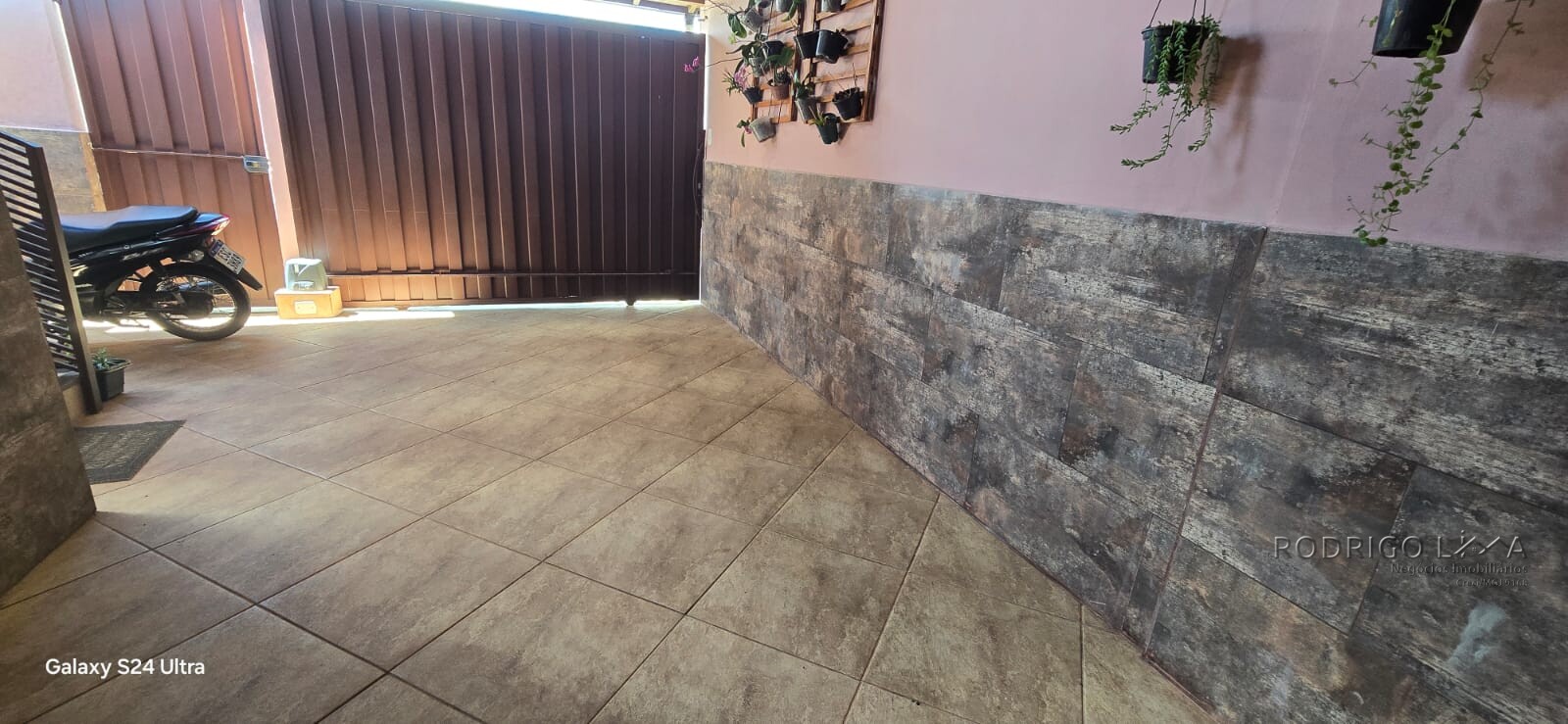 Linda casa em bairro tranquilo para venda em São Lourenço MG.