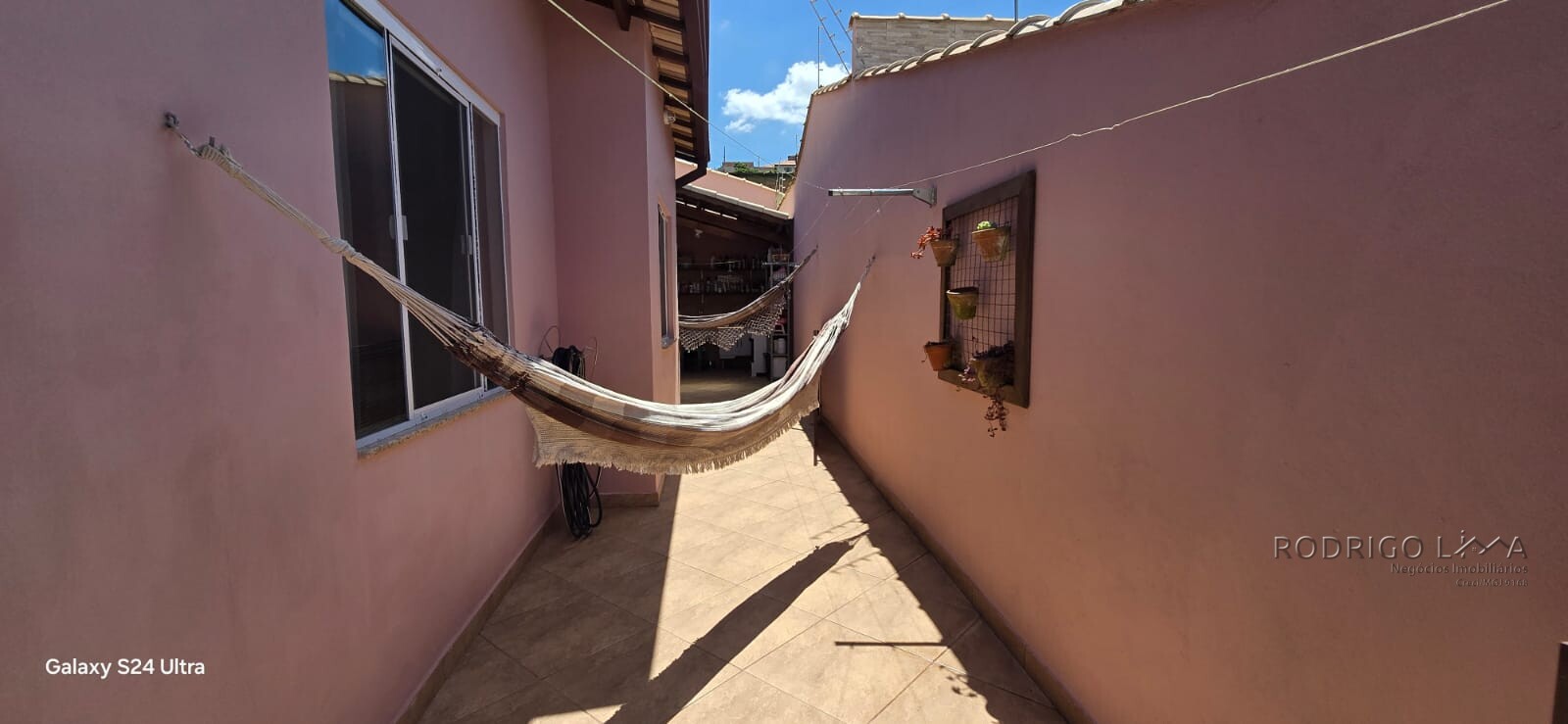 Linda casa em bairro tranquilo para venda em São Lourenço MG.