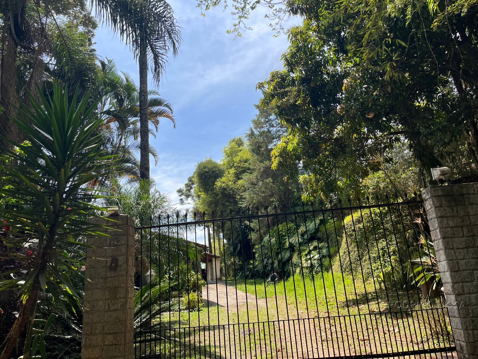 Linda chácara para venda em São Lourenço MG.