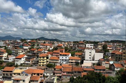 Imóvel com duas casas e ponto comercial para venda em São Lourenço - MG.