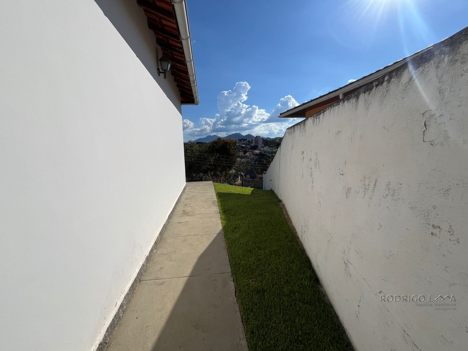 Casa para venda em bairro de alto padrão em São Lourenço MG