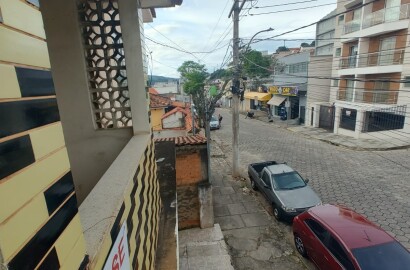 Casa com ponto comercial para venda em São Lourenço MG