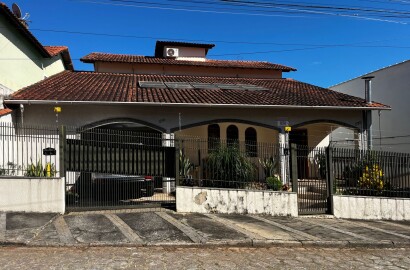 Casa de alto de padrão em bairro nobre de São Lourenço Mg