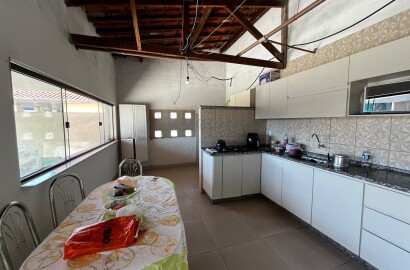 Casa para venda em São Lourenço - MG.