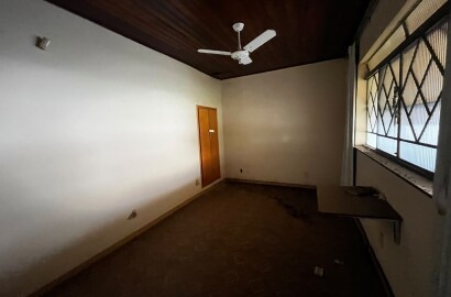 Lote com casa para venda no centro de São Lourenço Mg