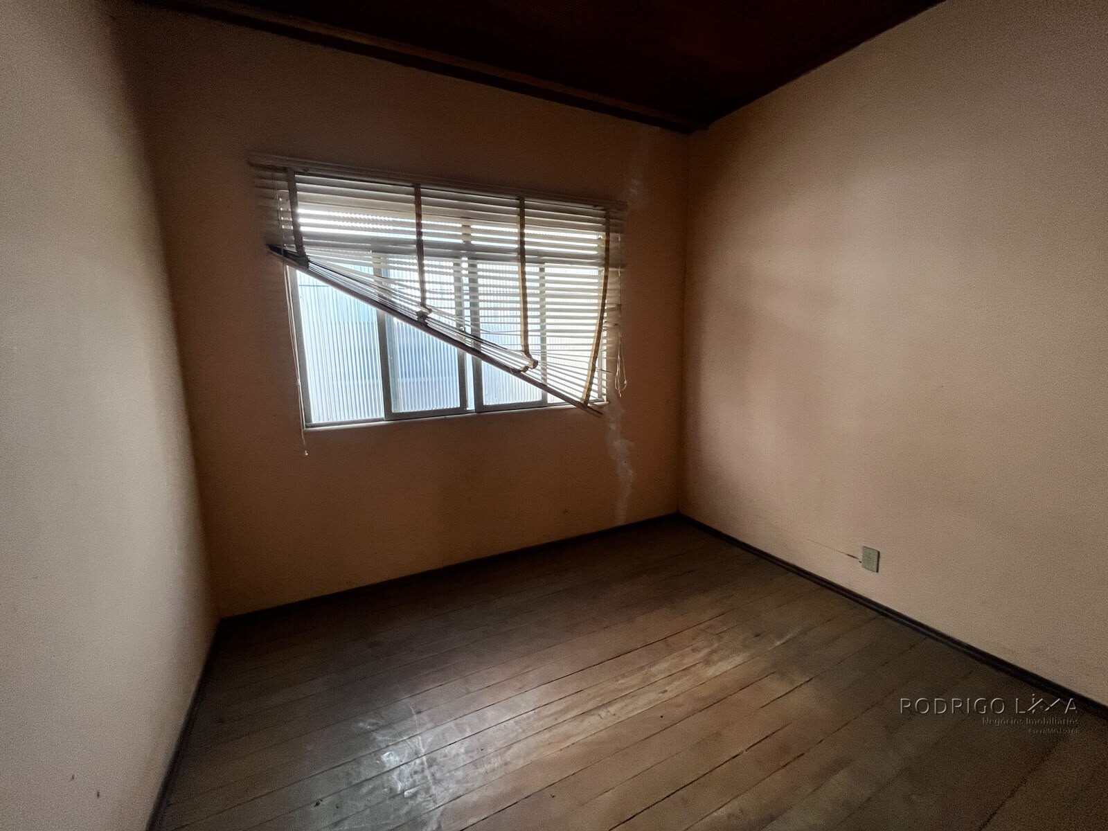 Lote com casa para venda no centro de São Lourenço Mg