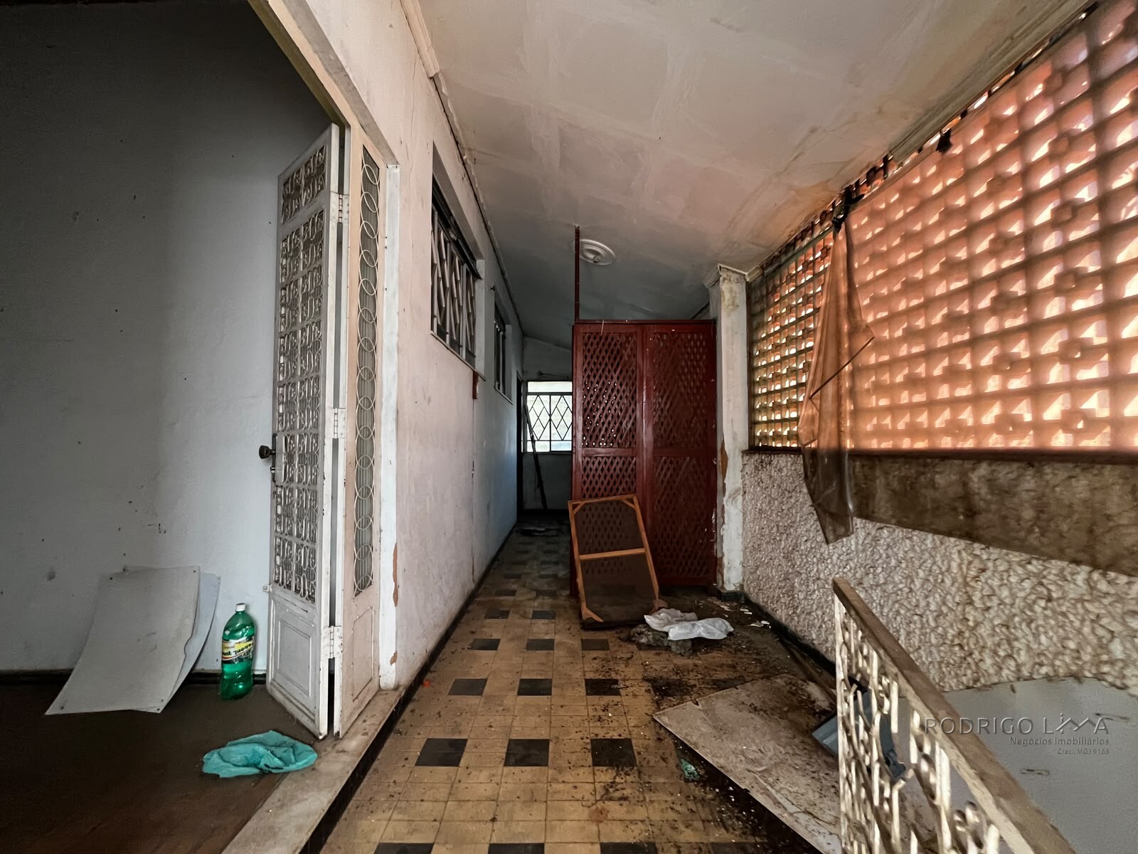 Lote com casa para venda no centro de São Lourenço Mg