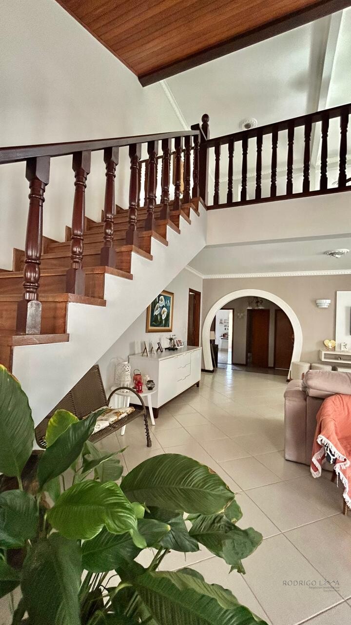 Casa de alto padão para venda em São Lourenço