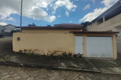 Casa de esquina para venda em São Lourenço MG