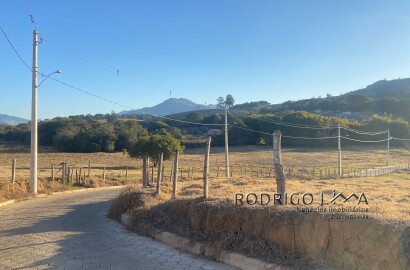 Chácara para venda há menos de 10 minutos de São Lourenço.