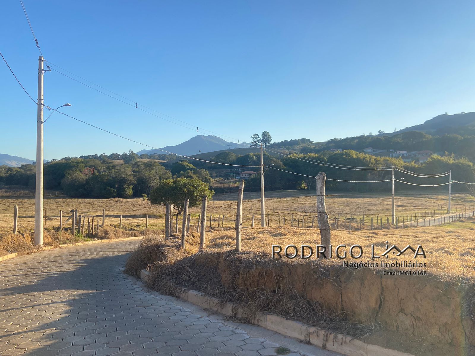 Chácara para venda há menos de 10 minutos de São Lourenço.