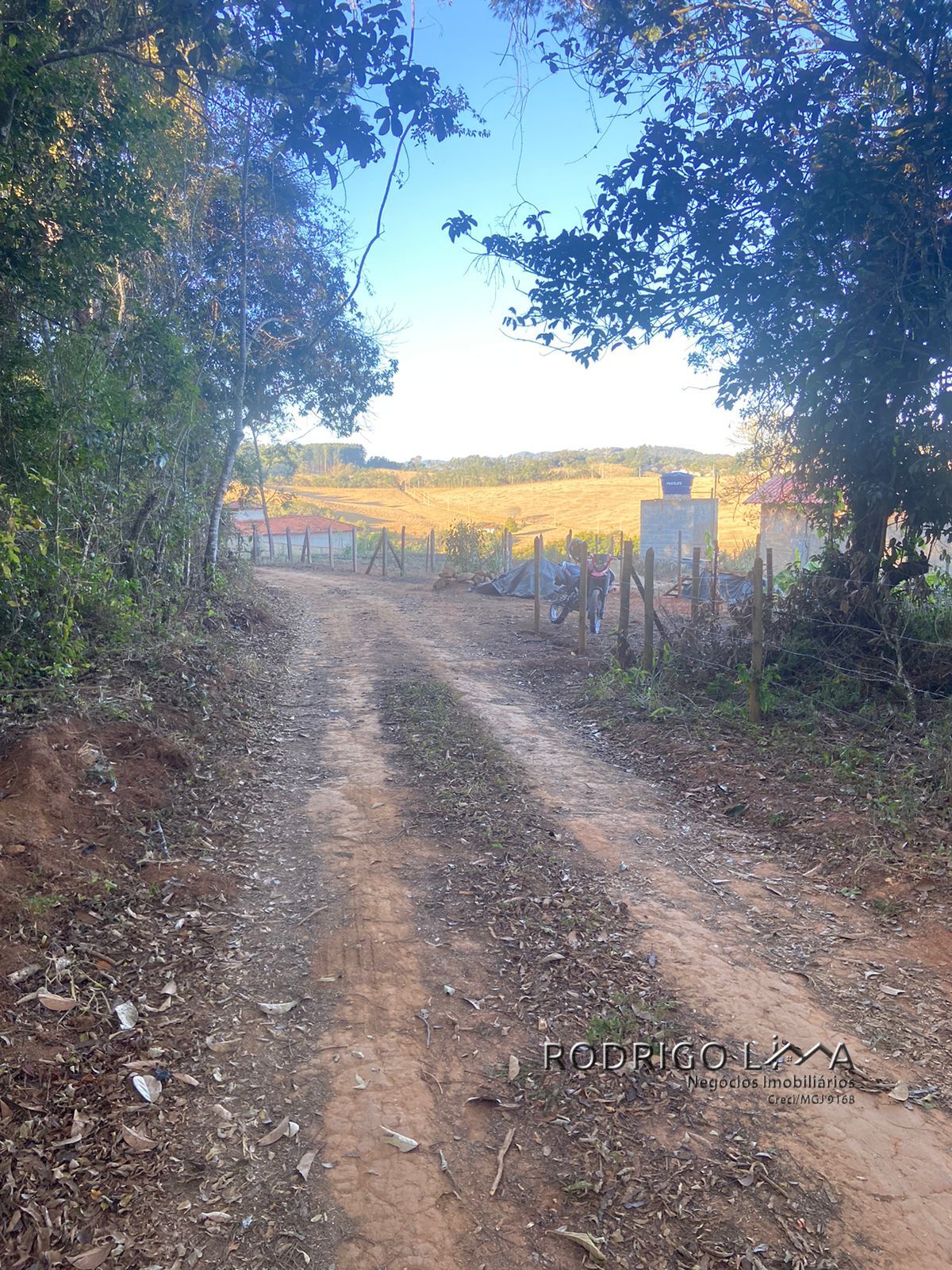 Chácara para venda há menos de 10 minutos de São Lourenço.