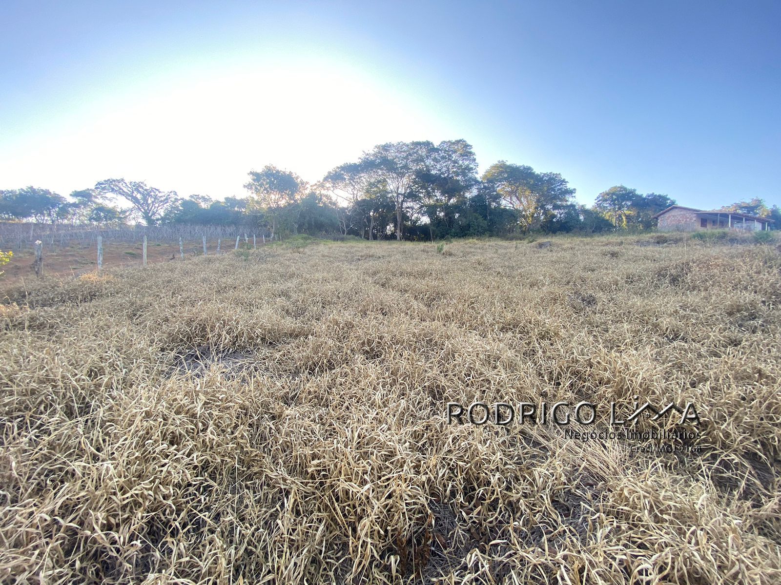 Chácara para venda há menos de 10 minutos de São Lourenço.