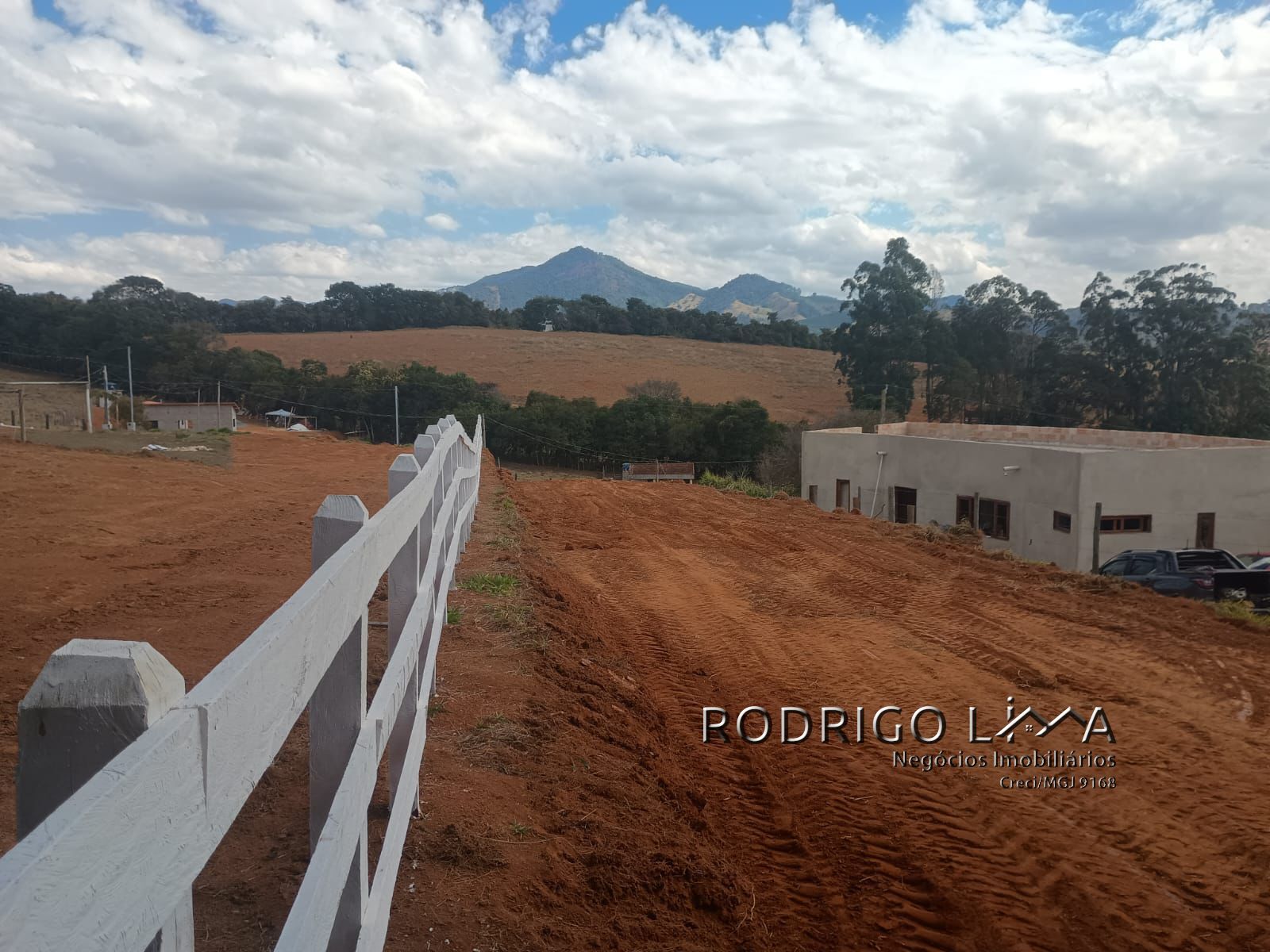 Chácara para venda há pouco menos de 10 minutos de São Lourenço.