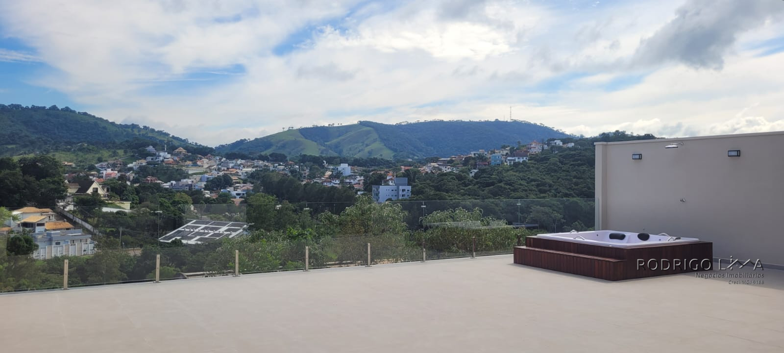 Linda de alto padrão para venda em São Lourenço - MG.