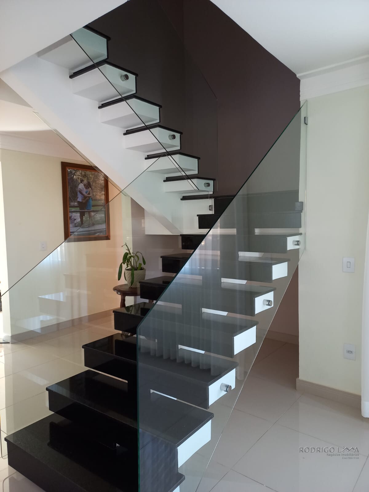 Linda casa para venda em São Lourenço - MG.