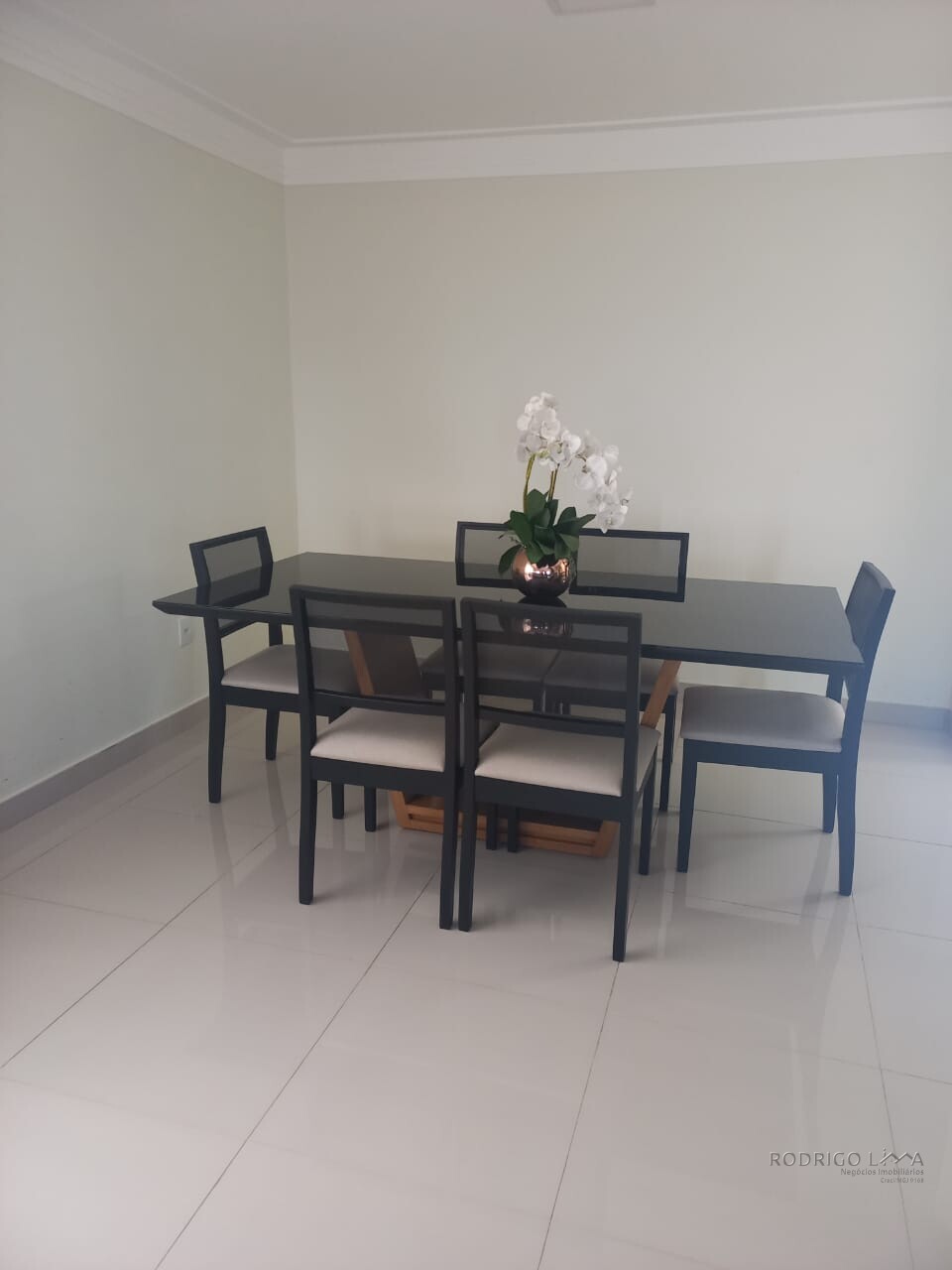 Linda casa para venda em São Lourenço - MG.