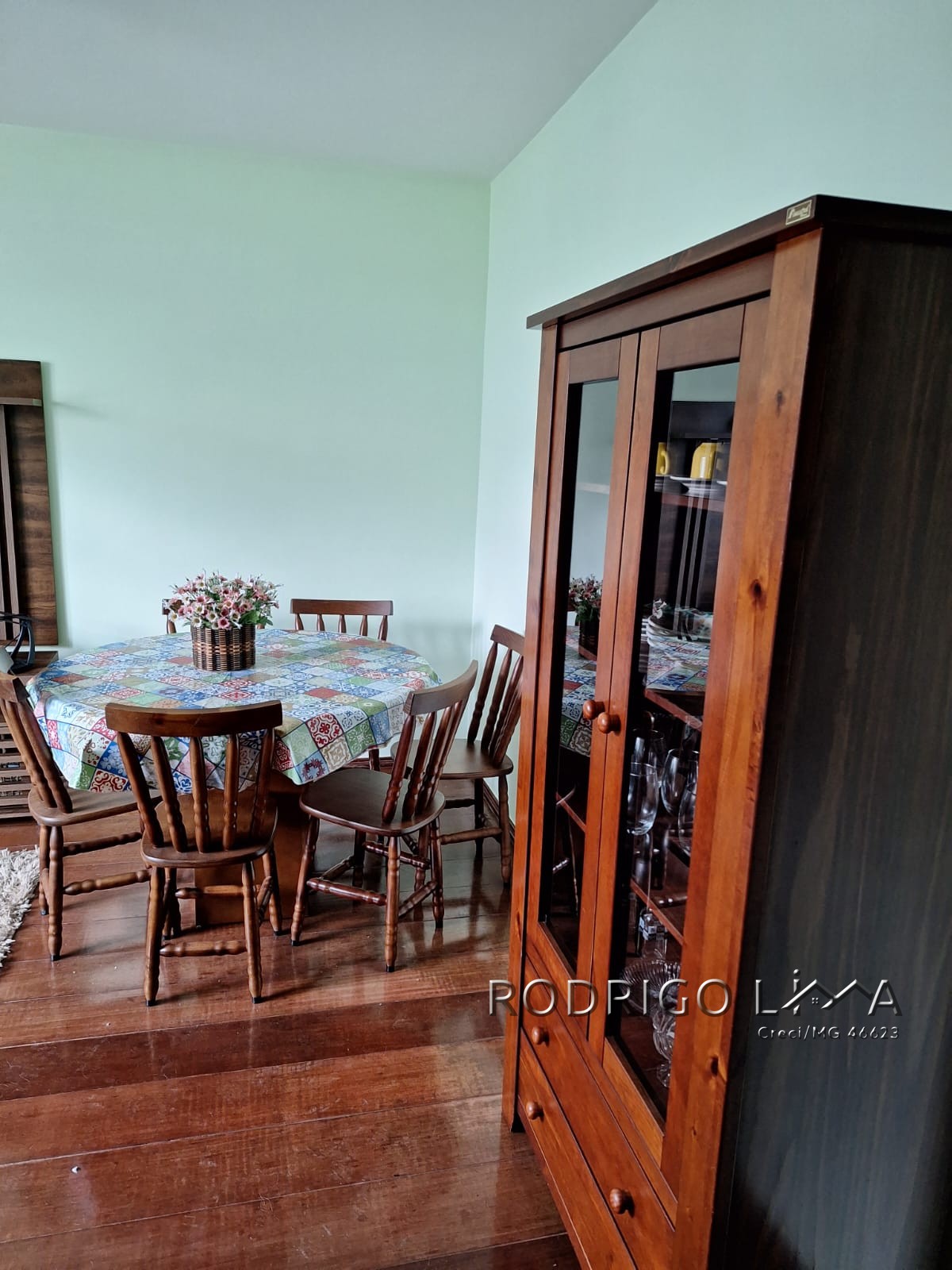 Lindo apartamento para venda no centro de São Lourenço - MG.