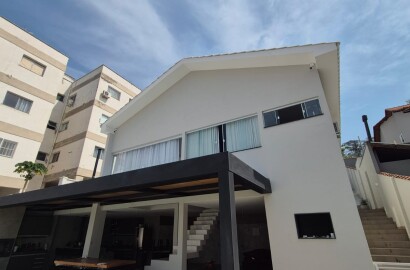 Casa Alto Padrão para venda em São Lorenço MG