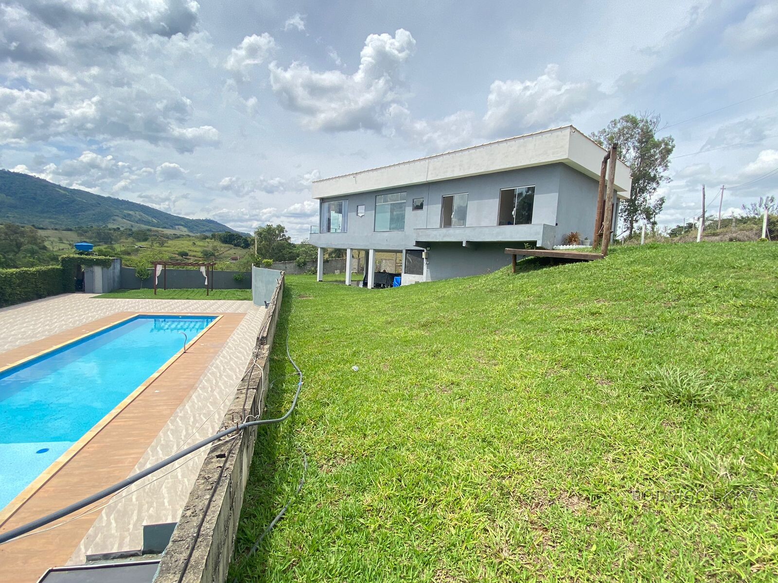 Linda chácara para venda á 10 minutos de São Lourenço MG