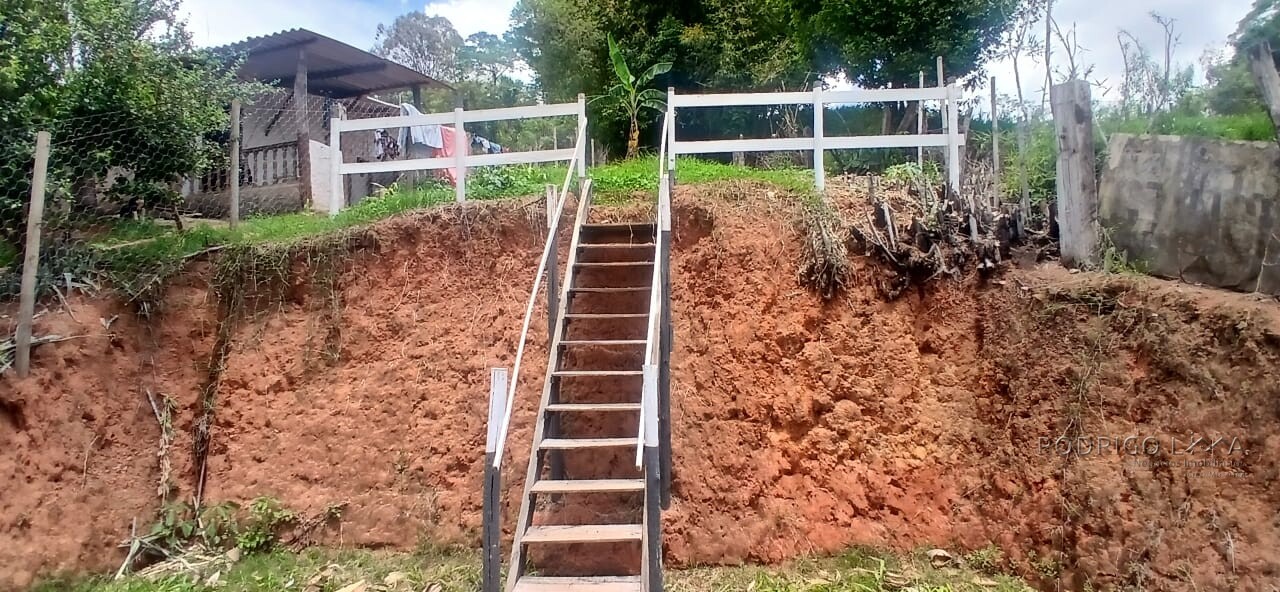 Pequena chácara para venda próximo a São Lourenço MG