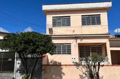 Duas casas para venda em São Lourenço MG