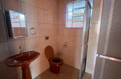Duas casas para venda em São Lourenço MG